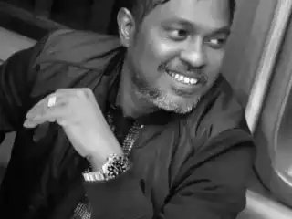 ފުލުހުންގެ ބަންދު ގައި ބަހައްޓައިގެން ކޯޓަށް ހާޒިރު ކުރުމަށް މަންޑޭ ހޯދަނީ