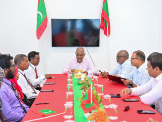 The president met members of M. Naalaafushi council and WDC on Wednesday