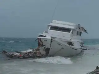 މާފުށީގެ ތޮށިމައްޗަށް އުރުނު ސަފާރީ ވަނީ ކުޑަ ވަގުތުކޮޅެއްގެ ތެރޭގައި ފުނޑުފުނޑުވެފައި