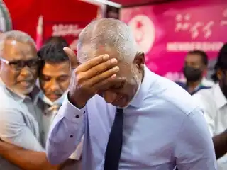 ޑޮލަރުގެ ދަތިކަން އިންތިހާއަށް ބޮޑުވެ ސަރުކާރުން އެންމެ ފަހުން އަމިއްލަ ފަރާތަކުން އެތައް ލައްކަ ޑޮލަރެއް ދަރަންޏަށް ނަގައިފި