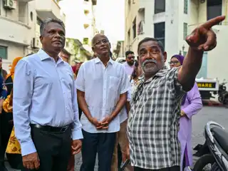 އެމްޑީޕީގެ ފަރާތުން މާފަންނު އުތުރު ދާއިރާގައި ބުރާސްފަތި ދުވަހު ބޭއްވި ދޮރުން ދޮރަށް ކެމްޕެއިން ހަރަކާތުގެ ތެރެއިން.