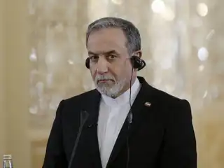 އެމެރިކާއާ މަޝްވަރާ ނުކުރާނަން، މިސައިލް ހަމަލާ ދިނުން ކުރިއަށް ގެންދާނަން: އީރާނުގެ ފޮރިން މިނިސްޓަރު އަރާގްޗީ