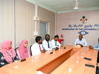 The President met island council and WDC members of Vilufushi on Tuesday