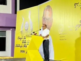 ހޮނިހިރު ދުވަހުގެ ރޭ ފުވައްމުލައް ސިޓީގައި ބޭއްވި ބޮޑު ބަދަލު ކެންޕޭން ޖަލްސާގައި ކުރީގެ ރައީސް މުހައްމަދު ނަޝީދު ވާހަކަފުޅު ދައްކަވަނީ. 