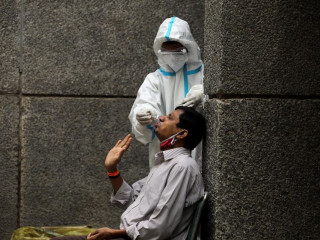 އިންޑިޔާގައި މީހަކު ކޮވިޑް-19 އަށް ޓެސްޓް ކުރަނީ