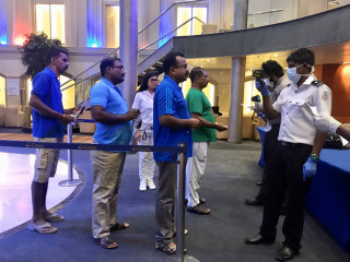 މާލެ ޞަރަޙައްދުގައި ބަނދަރުކޮށްފައި އޮތް ތިން ކްރޫސްލައިނަރ އެއް ނޮވެލް ކޮރޯނާވައިރަސްއަށް ސްކްރީންކޮށްފި