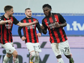 ސަމްޕްޑޯރިއާ އާއި މިލާން ބައްދަލުކުރި މެޗުގެ ތެރެއިން: މި މެޗުން މިލާން މޮޅުވީ 2-1 ން