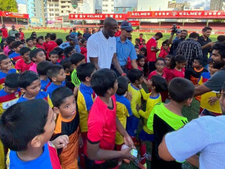 ޔާޔާ ޓޫރޭ ރާއްޖޭގެ ޒުވާން ކުޅުންތެރިންނާއެކު