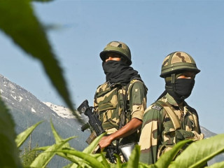 ބޯޑަރު ސަރަހައްދުގައި އިންޑިއާ ސިފައިން ފޯރިމަރަނީ