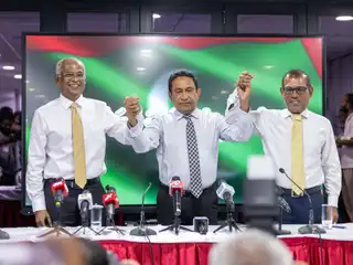 3 ރައީސުން ގުޅިގެން ނެރުއްވި ގުޅިފައިވާ ބަޔާނުގައި ފާހަގަ ކޮށްފައިވާ މަސައްކަތްތަކަށް ތަންފީޒު ކުރުމަށް އެމްޑީޕީގެ ގައުމީ މަޖިލީހުން ފާސްކޮށްފި