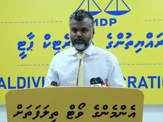 ބުދަ ދުވަހު އެމްޑީޕީން ބޭއްވި ނޫސްވެރިންގެ ބައްދަލުވުމުގައި އެމްޑީޕީގެ ވިލިނގިލި ދާއިރާގެ ރައީސް ހުސައިން ހަސަން ވާހަކަ ދައްކަވަނީ 