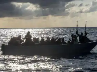 ފަރަށް އަރާފައިވާ އުޅަނދު ފެނުނީ ފިނޮޅެއްގެ މައްޗަށް ބީހިފައިވަނިކޮށް ކަމަށް އޮފިޝަލުން ބުނޭ