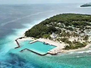 ރ. އަނގޮޅިިތީމު: އެ ރަށުގައި އުމުރުން 72 އަހަރުގެ އަންހެނަކަށް ޖިންސީ ގޯނާކޮށް މަރާލާނެ ކަމަށް ބިރުދެއްކި މައްސަލައިގައި 44 އަހަރުގެ ދިވެހި ފިރިހެނަކު ހައްޔަރުކޮށް، ބަންދުކޮށްފައިވޭ