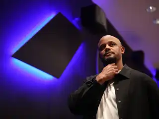 ބަޔާންގެ ކޯޗު ވިންސެންޓް ކޮމްޕެނީ.