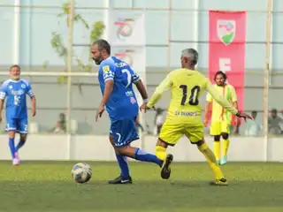 އެފްއޭއެމް ވެޓަރަންސް ކަޕް: ފުރަތަމަ މެޗުގައި ގްރާންޑޭ ބަލިކޮށް ނިއު އަށް ރަނގަޅު ފެށުމެއް 