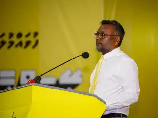 އެއްކޯ މަތީގައި ޖެހުމުން އަނެއް ކޯ ދިއްކޮށްލާ ދަރަޖައަށް ރައްޔިތުންގެ ހާލަތު ބަދަލު ކުރަން މިސަރުކާރުން ބޭނުންވޭ: ފައްޔާޒު 