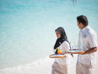 ރިސޯޓު މުވައްޒަފުން