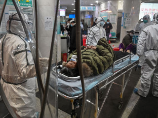 އެމެރިކާގެ ހޮސްޕިޓަލެގައި ކޮވިޑް-19 ގެ ބަލިމީހުންނަސް ފަރުވާދެނީ