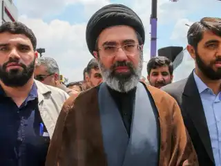 އީރާނުގެ އައު ލީޑަރު މުޖުތަބާ ޚާމަނާއީއަށް އަނިޔާވެފައިވާ ކަމަށް އެމެރިކާ އިން ބުނެފައި ވަނިކޮށް އެމަނިކުފާނުގެ ހާލުކޮޅާ މެދު "އެއްވެސް މައްސަލައެއް ނެތް" ކަމަށް ޚާރިޖީ ވަޒީރު ވިދާޅުވެއްޖެ