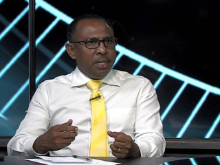 ރައްޔިތުންގެ މަޖިލިހުގެ މެޖޯރިޓީ ލީޑަރު އަދި އެމްޑީޕީގެ ޕާލަމެންޓްރީ ގްރޫޕްގެ ލީޑަރު އަލީ އާޒިމް