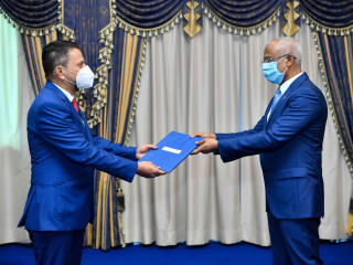 ބަންގްލަދޭޝްގެ އައު ސަފީރު ސަފީރު ކަމުގެ ފަތްކޮޅު ރައީސްއަށް އެރުވުމުގެ ރަސްމިއްޔާތުގެ ތެރެއިން