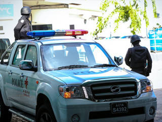 މަސްތުވާތަކެތިކަމަށް ޝައްކުކުރެވޭ އެއްޗެއްހުރި 109 ރަބަރު ޕެކެޓާއެކު ފިއްލަދޫން މީހަކު ހައްޔަރުކޮށްފި