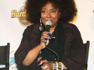 މަޝްހޫރު ލަވަކިޔުންތެރިޔާ ބެޓީ ރައިޓް މަރުވެއްޖެ