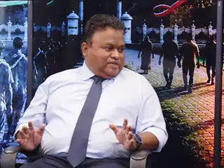މިނިވަން ދުވަހުގެ މުނާސަބަތާ ގުޅިގެން ރާއްޖެ ޓީވީ އިން ގެނަސްދިން "މިނިވަން ކަމުން އަޅުވެތިކަމަށް - މާލީ އަދި އިގްތިސާދީ އަޅުވެތިކަން" ޕްރޮގްރާމްގައި އިކޮނޮމިކް މިނިސްޓްރީގެ ކުރީގެ ޑެޕިއުޓީ މިނިސްޓަރު ރިޔާޒް މަންސޫރު