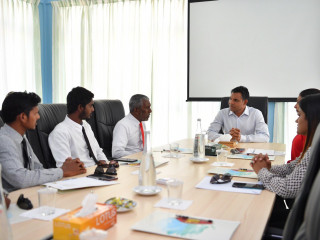 ނައިބް ރައީސް ފައިސަލް ނަސީމް ރ. އަތޮޅު ކައުންސިލަރުންނާއި ބައްދަލު ކުރައްވަނީ