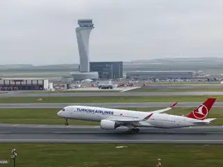 އެއްފަހަރާ ތިން މަތިންދާބޯޓު އޮޕަރޭޓް ކުރެވޭނެ ތިން ރަންވޭގެ ޚިދުމަތް އިސްތަންބޫލު އެއަރޕޯޓުގައި ފެށީ އޭޕްރީލް 17، 2024 ގައި.