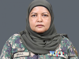 މްއެންޑީއެފްގެ އޮފިސަރ ކެޕްޓަން ހަނާ މުޙައްމަދު- މިއީ ފުށިފަރު ކަރަންޓީންގެ ކޮމާންޑަރު