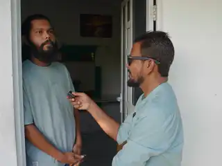 A young man recently dismissed from his position at the Fenaka Corporation branch in Hithaadhoo has shared his grievances during an interview on RaajjeTV’s "Haalu Kihineh" program. During the segment, he highlighted several significant concerns regarding his termination.