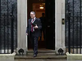 އިނގިރޭސިވިލާތުގެ ބޮޑު ވަޒީރު ކިއާ ސްޓާމާ، ބުރާސްފަތި ދުވަހު ސްޓާމާ ޗައިނާ އަށް ވަޑައިގަންނަވާއިރު، މިއީ 2018 ވަނަ އަހަރުގެ ފަހުން އިނގިރޭސި ބޮޑު ވަޒީރަކު ޗައިނާ އަށް ވަޑައިގަންނަވާ ފުރަތަމަ ފަހަރު