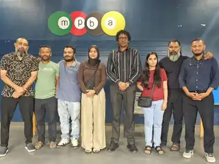 މޯލްޑިވްސް ޕޫލް ބިލިއާޑް އެސޯސިއޭޝަންގެ ޗެއާޕާސަން ނާސިފް އަދި ހިންގާ ކޮމެޓީގެ މެމްބަރުން.