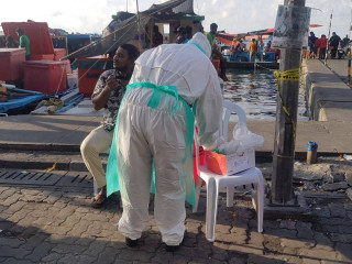 ކޮވިޑް-19ށް ސާމްޕަލް ނެގުމުގެ މަސައްކަތް ކުރަނީ