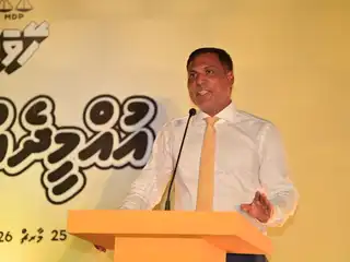 އައްޑޫ ހުޅުދޫ-މީދޫ "އުންމީދެއްގައި" ޖަލްސާގައި ރައްޔިތުންގެ މަޖިލީހުގެ ހުޅުމާލޭ ދެކުނު ދާއިރާގެ މެންބަރު ޑރ. އަހްމަދު ޝަމްހީދު ވާހަކަ ދައްކަވަނީ. 

