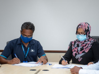 އަނގޮޅިތީމު ބަނދަރު ތަރައްޤީ ކުރުމުގެ އެއްބަސްވުމުގައި ސޮއިކުރުން