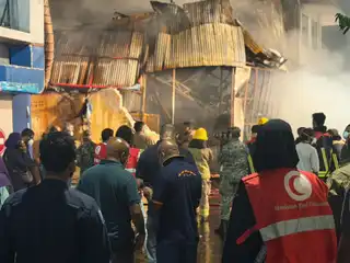  ކެމިކަލް ގުދަނުގައި ރޯވި އަލިފާންގަނޑު ނިއްވާލާފަ ވާއިރު، ހާދިސާގައި ހާލުގައި ޖެހިގެން 32 މީހަކު ސޯޝަލް ސެންޓަރަށް