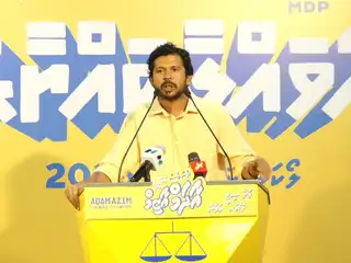 އަންގާރަ ދުވަހުގެ ރޭ އެމްޑީޕީން ބޭއްވި ހަރުގެ ޖަލްސާގައި، ރައްޔިތުންގެ މަޖިލީހުގެ އުނގޫފާރު ދާއިރާގެ ކުރީގެ މެންބަރު މުހައްމަދު ވަހީދު ވާހަކަ ދައްކަވަނީ 