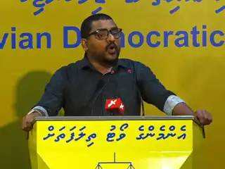 ރައްޔިތުންނަށް އޮޅުވާލައިގެން ރެފަރެންޑަމްގެ ނަމުގައި މަޖިލީހުގެ ދައުރު ދިގުކޮށް، ރިޔާސީ އިންތިޚާބު ފަސް ކުރުމަށް ސަރުކާރުން ދަނީ މަސައްކަތް ކުރަމުން: މައުރޫފް