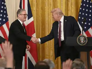 އެމެރިކާގެ ރައީސް ޓްރަމްޕް އަދި އިނގިރޭސި ބޮޑު ވަޒީރު ސްޓާމާ