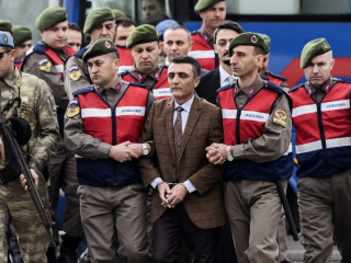 ތުރުކީގައި ހިންގަން އުޅުނު ބަގާވާތުގައި ބައިވެރިވިކަމުގެ ތުހުމަތުގައި ބަޔަކު ހަައްޔަރުކޮށްގެން ދަނީ