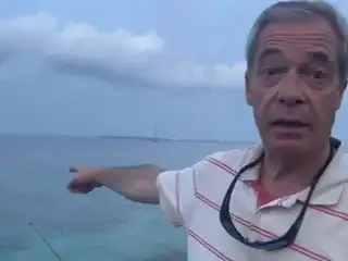 ރާއްޖޭގައި ހުންނަވައި ރިފޯމް ޔޫކޭގެ ލީޑަރު ފަރާޖް ނަގާފައިވާ ވީޑިއޯގެ ތެރެއިން