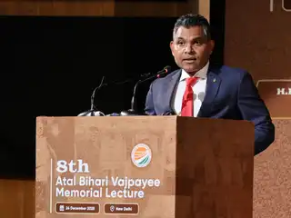 އިންޑިއާ ގެ ވެރިރަށް ނިއު ދިއްލީގައި ޑިސެމްބަރު 24، 2025 ގައި ބޭއްވި އަށް ވަނަ އަތަލް ބިހާރީ ވަޖްޕާއީ މެމޯރިއަލް ލެކްޗަރ ގައި، ރާއްޖޭގެ ކުރީގެ ނައިބް ރައީސް ފައިސަލް ނަސީމް ވާހަކަ ދައްކަވަނީ