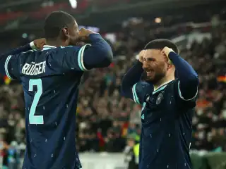 މެޗުގައި ލަނޑު ޖެހުމަށް ފަހު ޖަރުމަނުގެ ކުޅުންތެރިން އުފާ ފާޅު ކުރަނީ