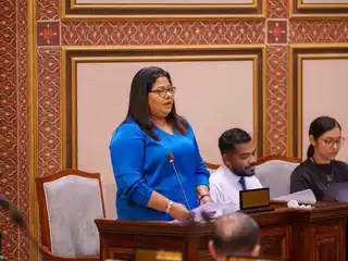 ސިނގިރޭޓުގެ އަގު ހެޔޮކުރުން: ސުވާލަށް ޖަވާބުދެއްވުމަށް މިނިސްޓަރު ގީލާ ދެކޮޅު ހައްދަވައިފި