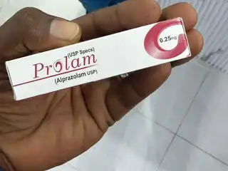 ކުޅުދުއްފުށި ސިޓީގެ އެސްޓީއޯ ބޭސް ފިހާރައިން މުއްދަތު ހަމަވެފައިވަނި ކޮށް ދޫކުރި ބޭސް. މިކަން ސިއްރު ކުުރުމަށް މަސައްކަތް ކޮށްފައިވާ ކަމަށް މައުލޫމާތު ލިބޭ. 