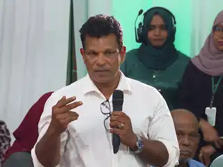 މާލީ ދާއިރާގެ ތަޖުރިބާކާރެއް ކަމަށްވާ އިސްމާއީލް ޒަރިޔަންދު ގަލޮޅު ރައްޔިތުންނާ ރައީސް މުއިއްޒު ބޭއްވެވި ބައްދަލުވުމުގައި ވާހަކަ ދައްކަވަނީ.