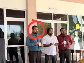 ދުވާފަރު ކައުންސިލްގެ ރައީސް ކަމަށް ވާދަކުރާ ޕީއެންސީ ކެންޑިޑޭޓްގެ ފަރާތުން ގުރުއަތުނަގަން ދިިޔައީ އެ ރަށު ސްކޫލްގެ ޕްރިންސިޕަލް މުހައްމަދު އަނީސް! 