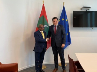 ފޮރިން މިނިސްޓަރު ޝަހީދު އީޔޫ ޕާލިމެންޓަރީ މެމްބަރު ޒެކޮވްސްކީ އާއި އެކު